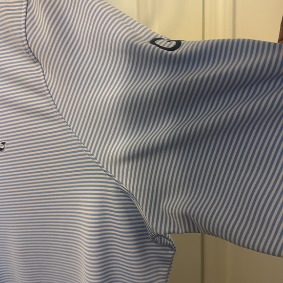 Vineyard vines performance top. 92% polyester, 8% spandex size large. - Picture 9 of 9